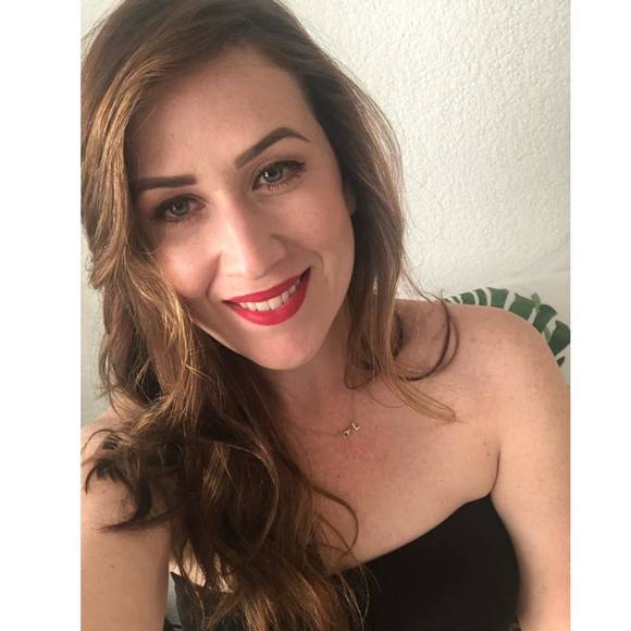 Meet your Posher, Elizabeth - Picture 1 of 1